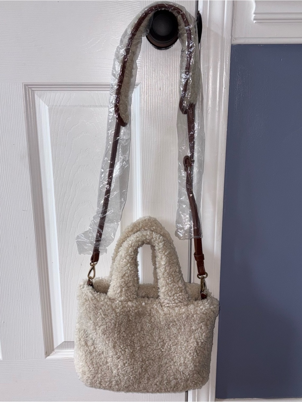 ASPEN SHERPA CROSSBODY HANDBAG TEDDY BEAR WITH REMOVABLE CROSSBODY STRAP NWT